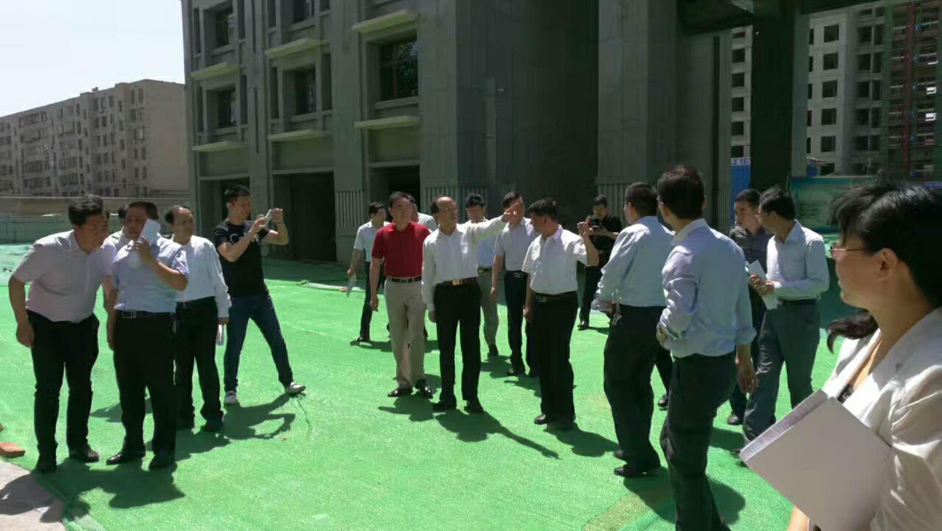 集团董事长黄添福陪同泰安市领导参观福加斯天悦府福园项目